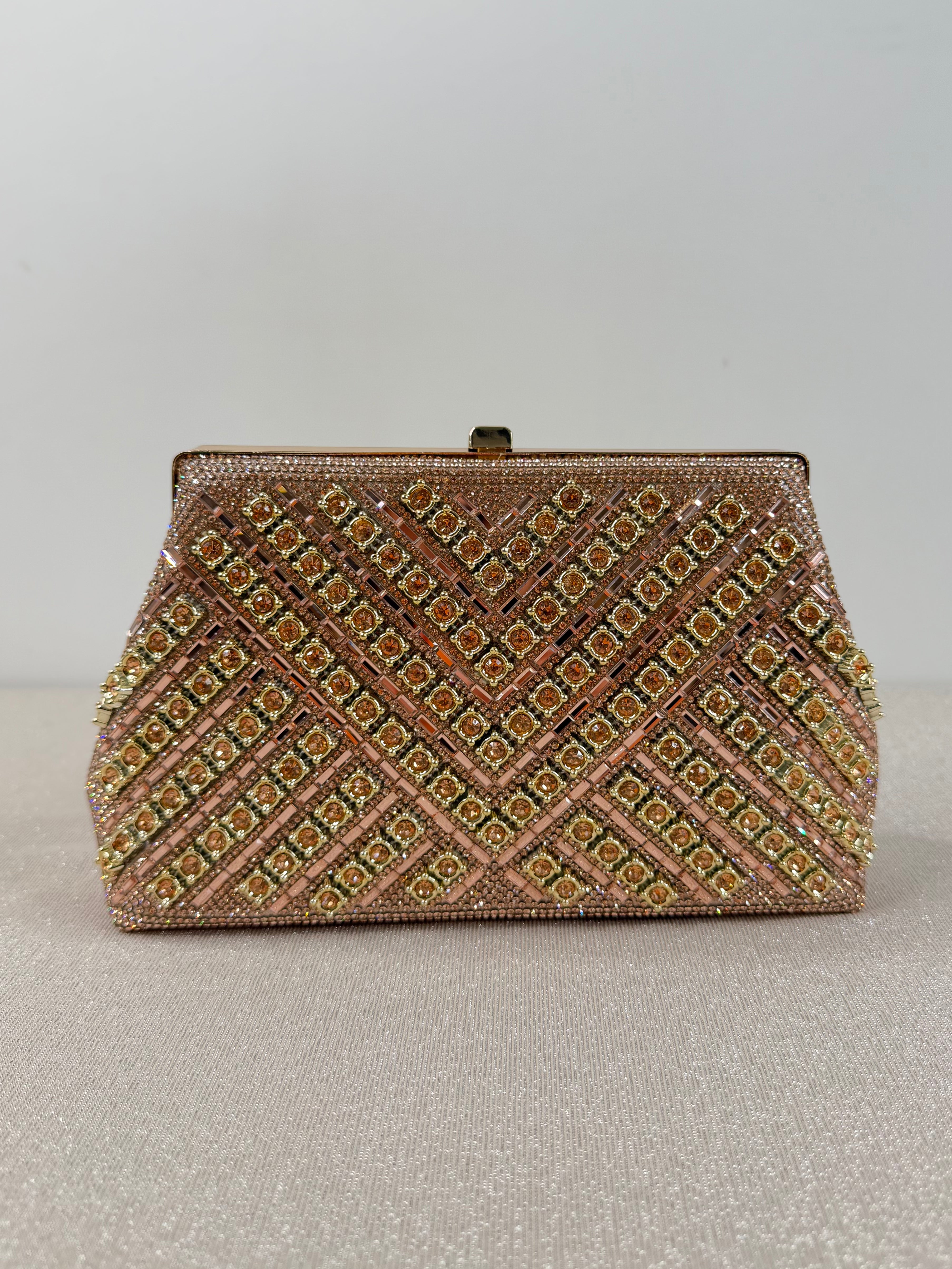 Pochette elegante con cristalli geometrici