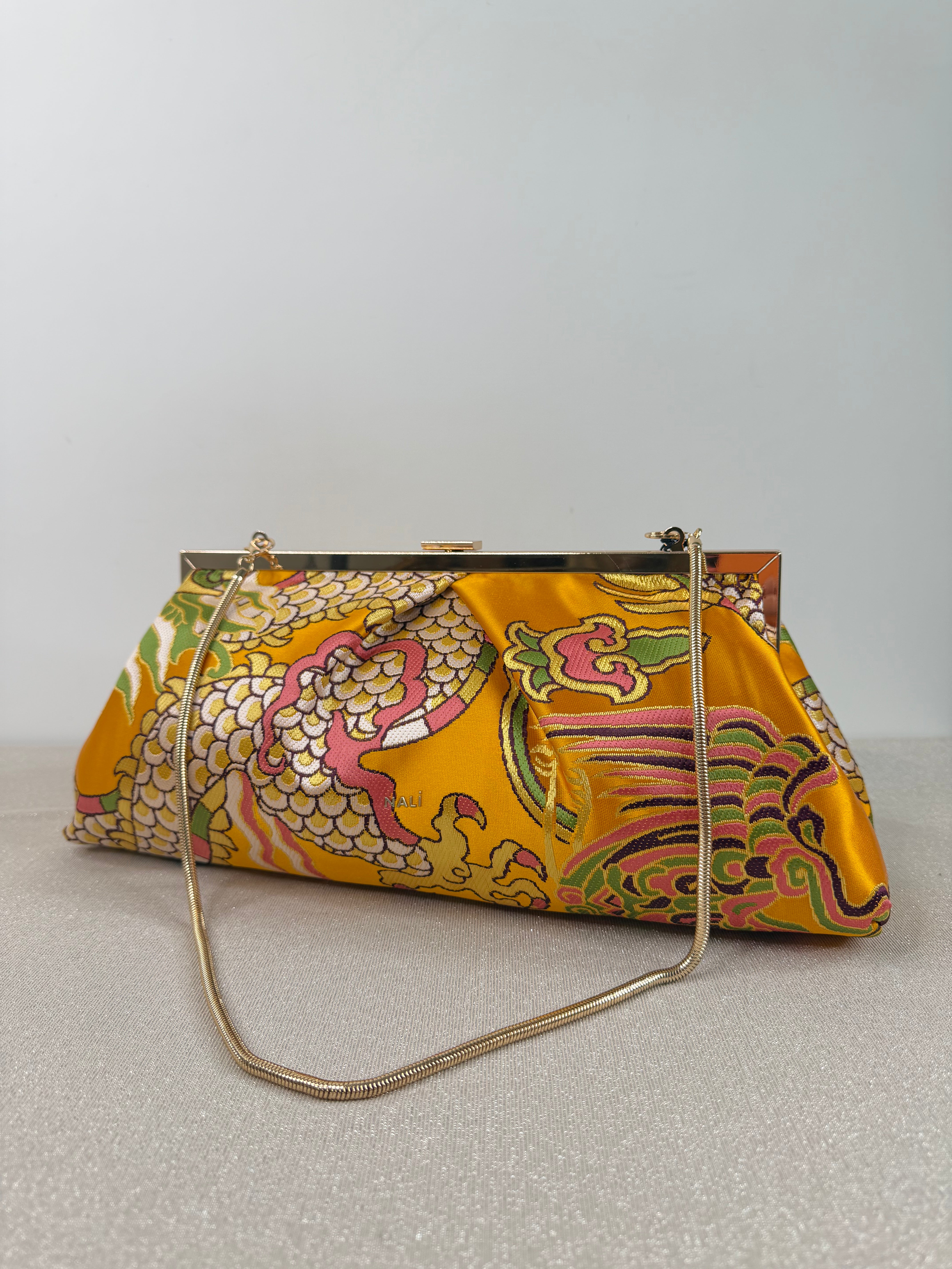 Pochette elegante ricamata con tracolla