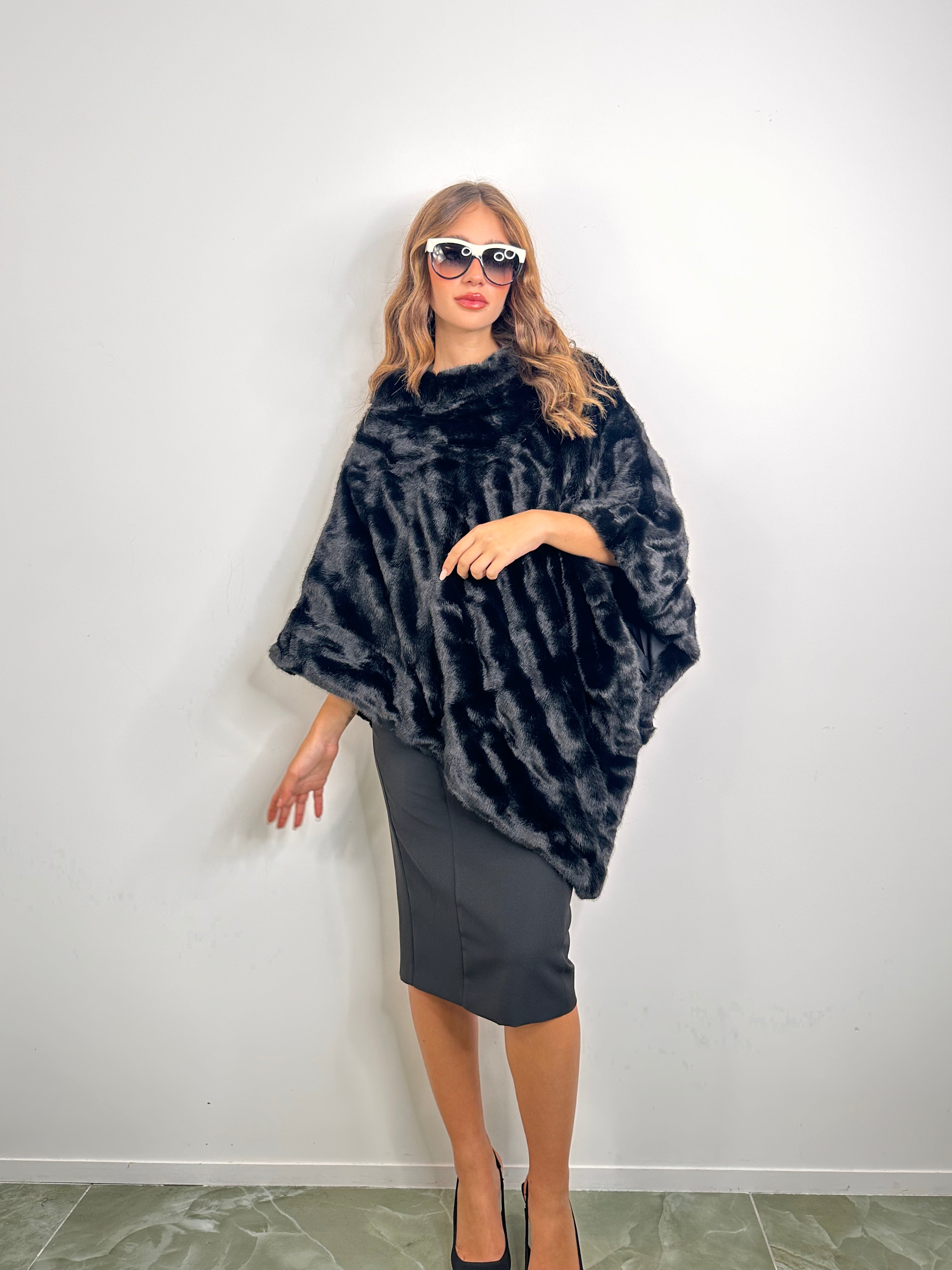 Poncho Hermitage in Eco-Pelliccia