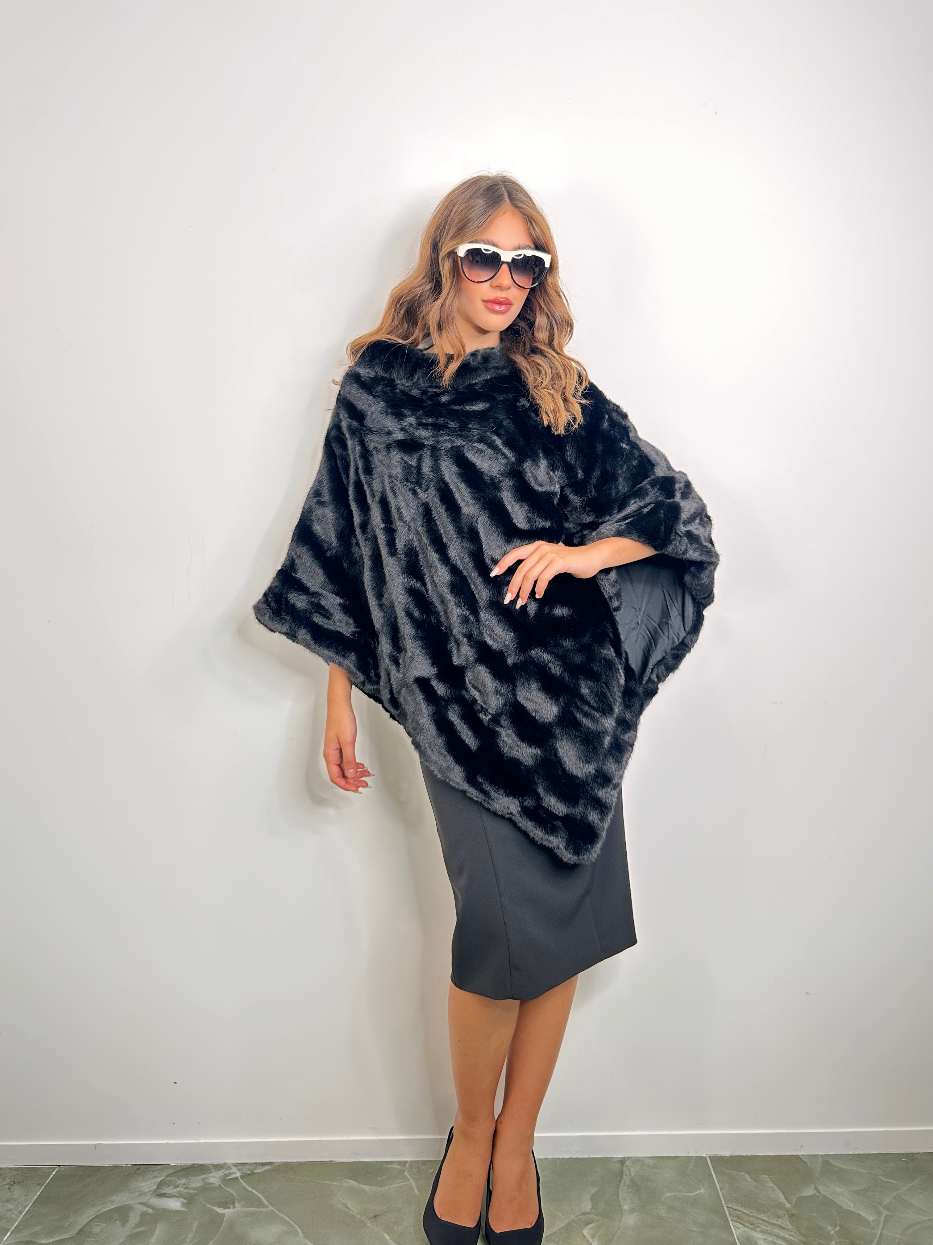 Poncho Hermitage in Eco-Pelliccia