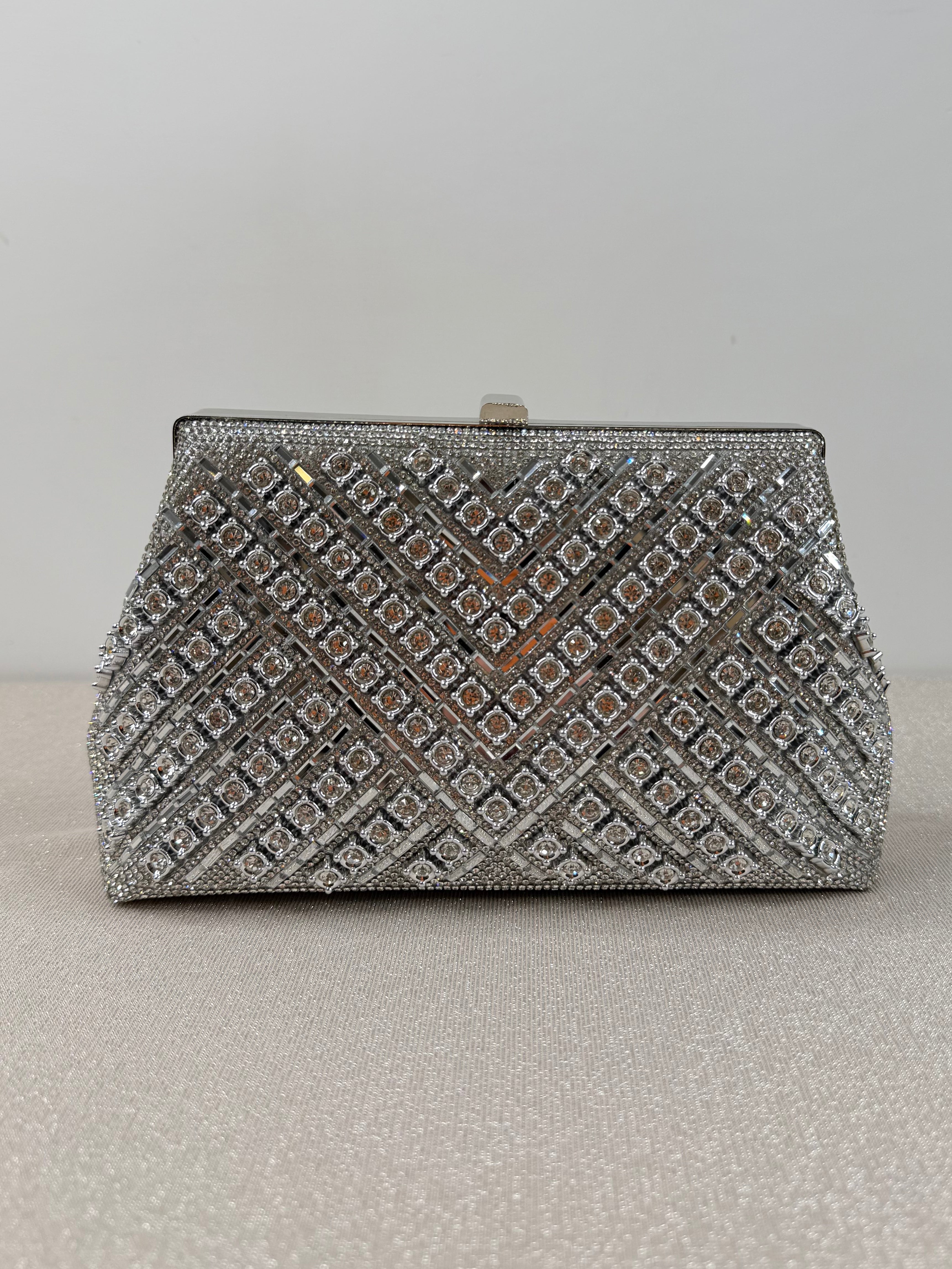 Pochette elegante con cristalli geometrici
