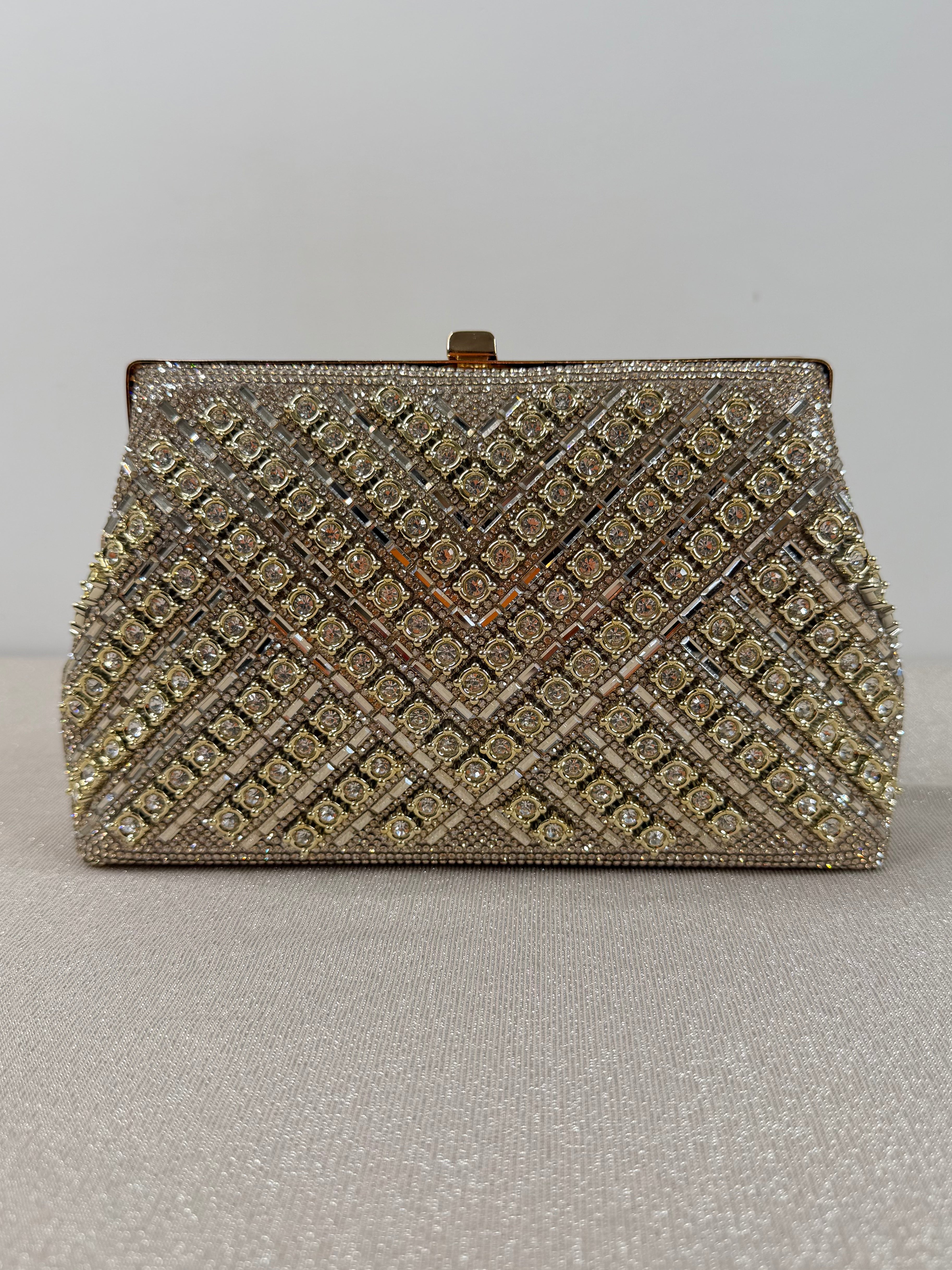 Pochette elegante con cristalli geometrici