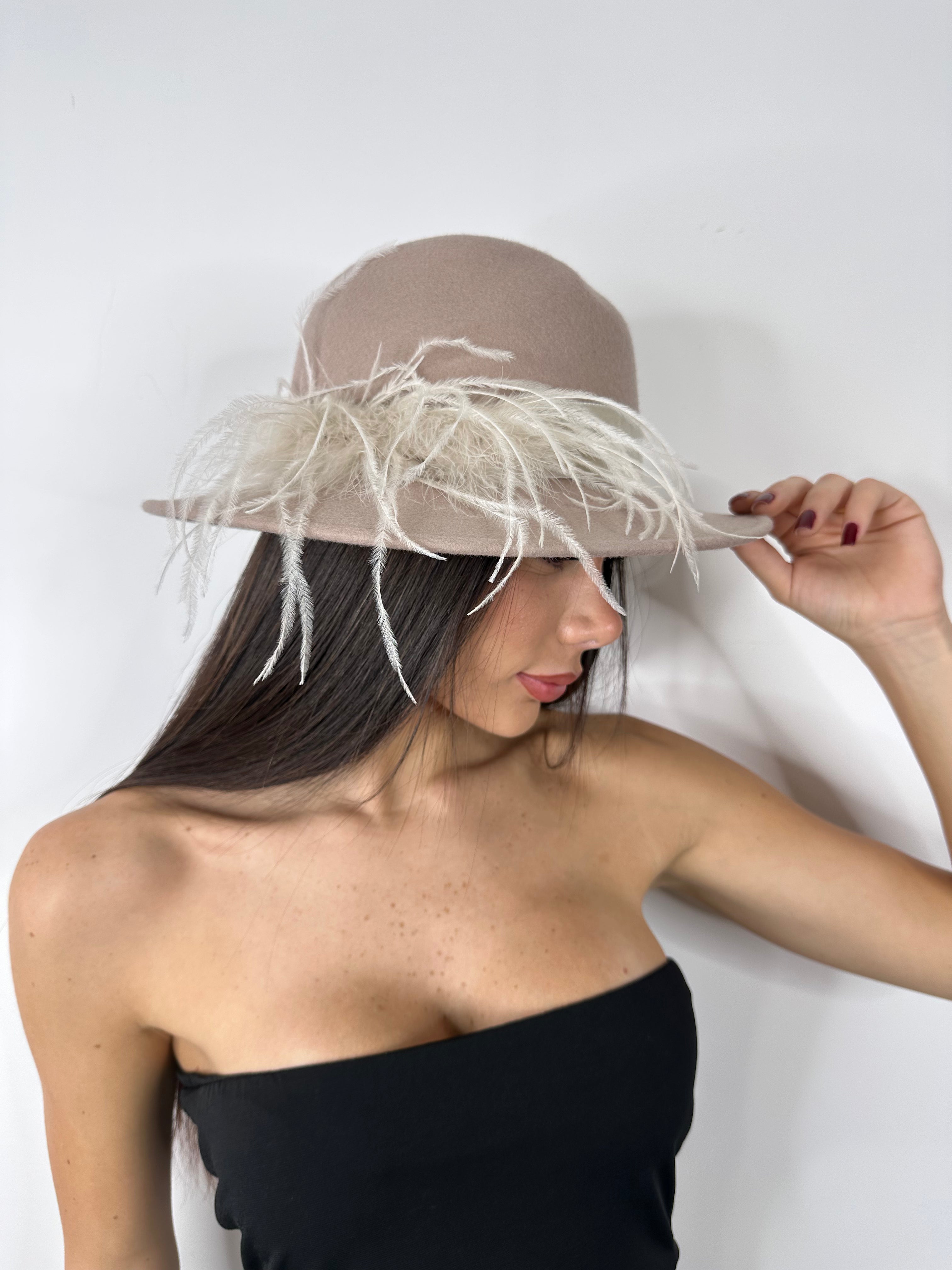 Cappello in Feltro con piume Alessandra Cruciani
