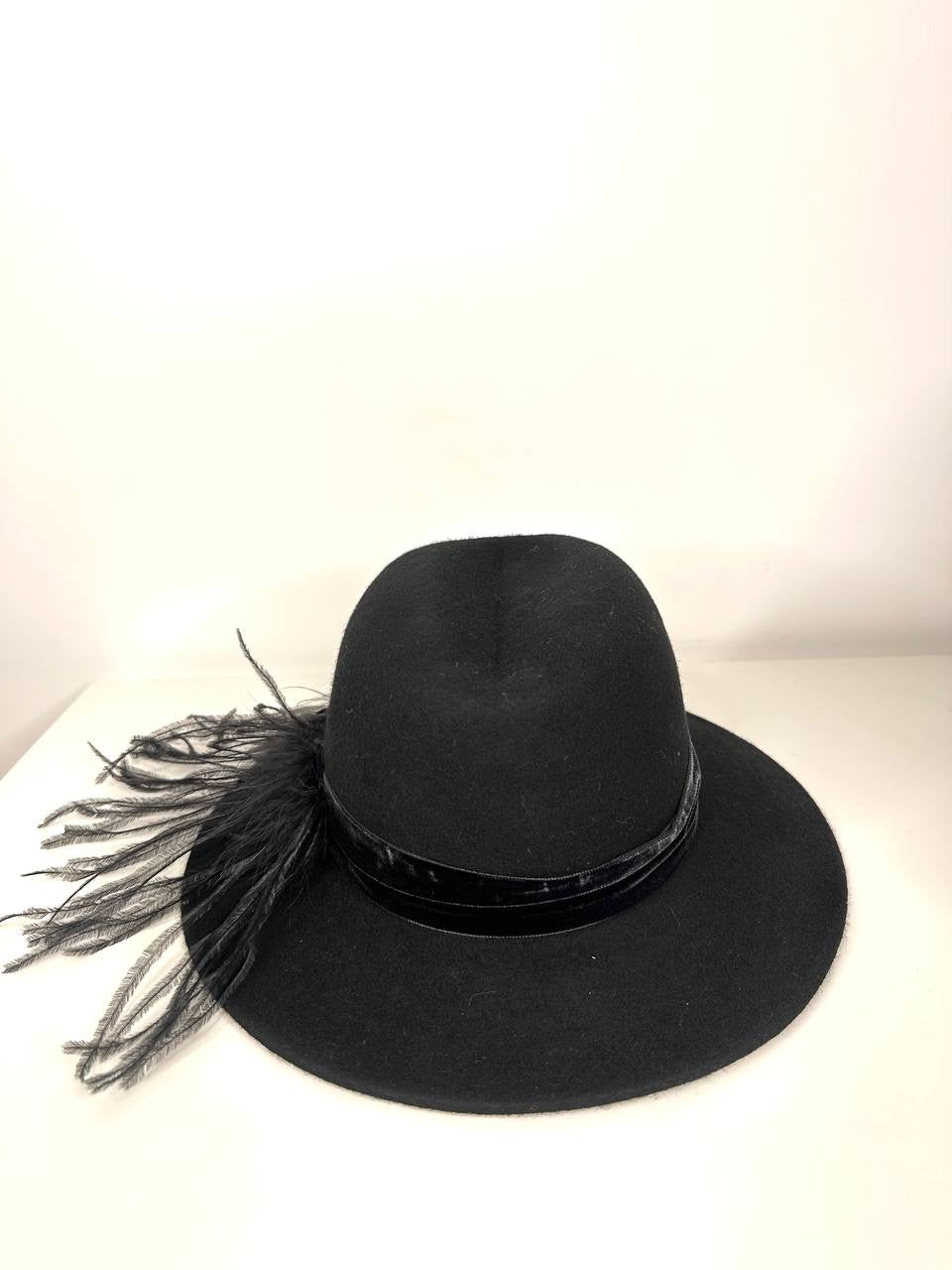 Cappello in Feltro con piume Alessandra Cruciani