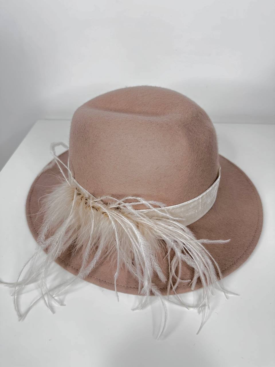 Cappello in Feltro con piume Alessandra Cruciani