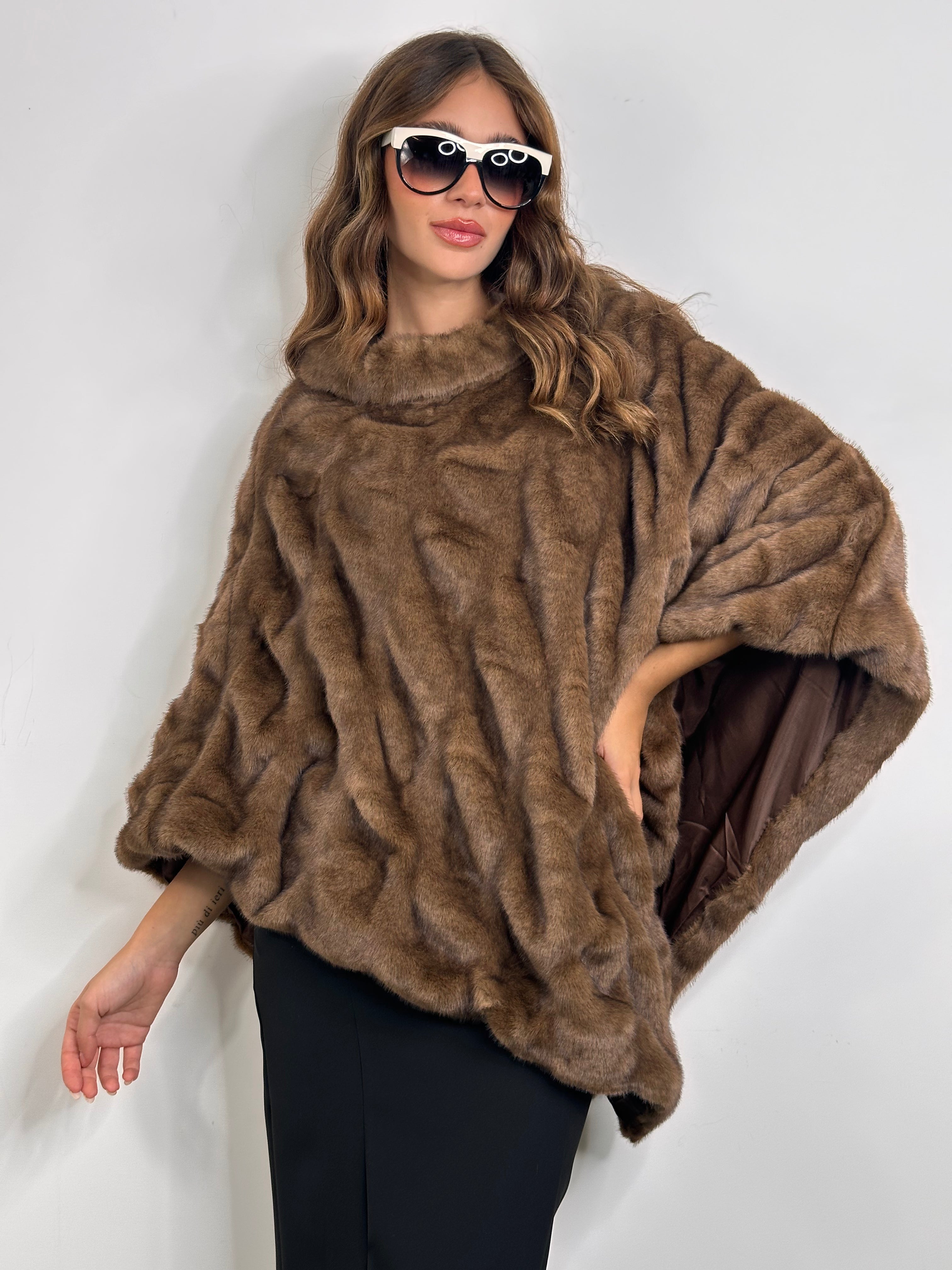 Poncho Hermitage in Eco-Pelliccia